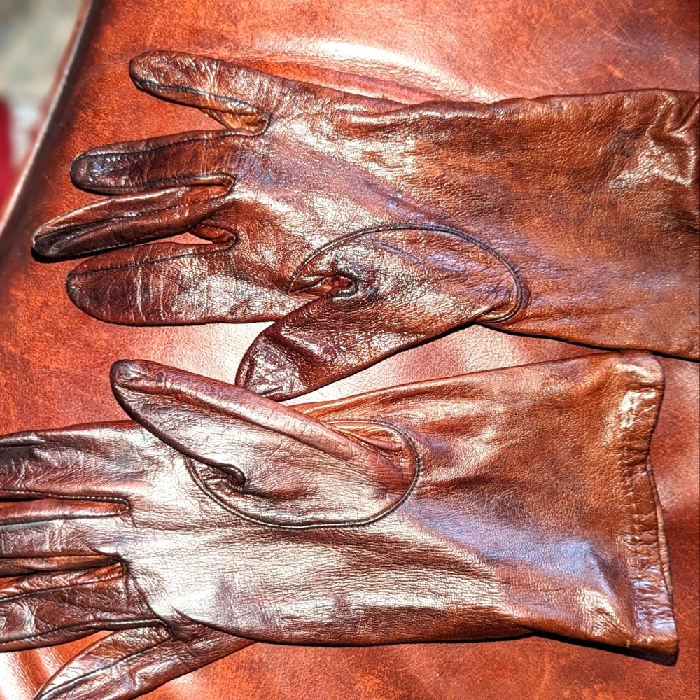 Vintage NWT ARIS Fine leather Silk lined gloves 1986 dark brown